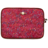 Czerwony pokrowiec - etui na laptopa w różnokolowe kwiaty z syntetycznego materiału lepszego od skóry.