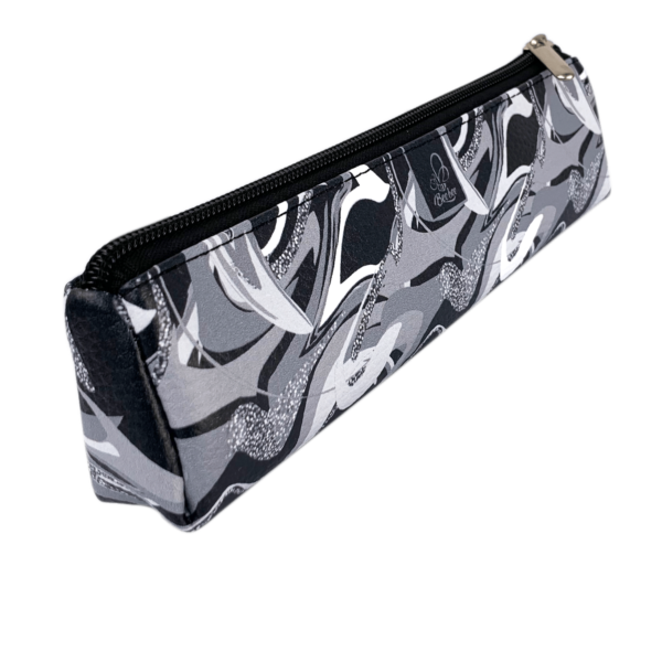 ETUI SASZETKA PIÓRNIK TRÓJKĄTNY BLACK AND SILVER 5903641207416