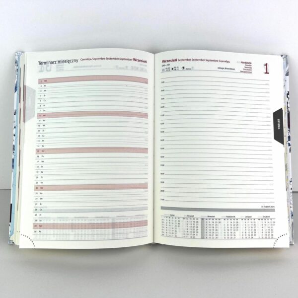 Kalendarz 2024 książkowy A5 dzienny sobota i niedziela osobno okładka soft touch papier chamois PEONIE